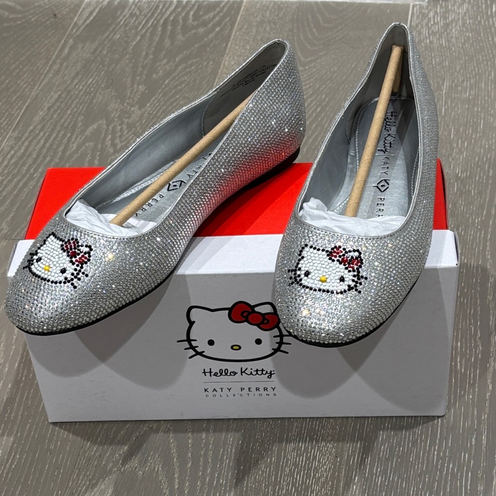 New in box Katy Perry Collections Silver Hello Kitty Flats size 7 1/2
“”Sale”